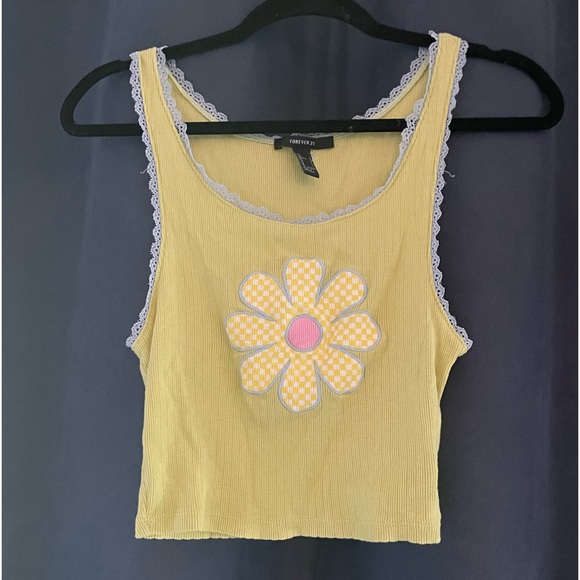 Forever 21 Tops - ☀️Y2K Flower Cropped Tank Top